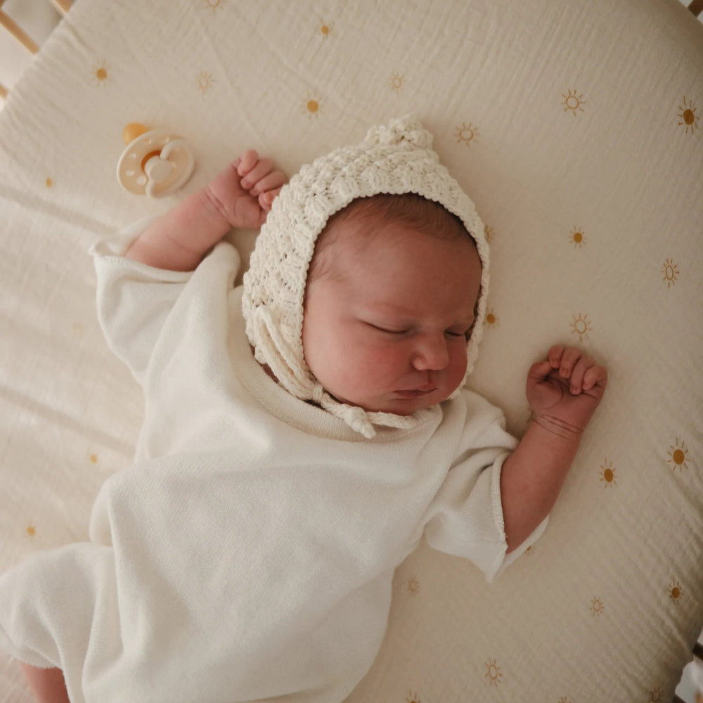 White muslin crib 2025 sheet
